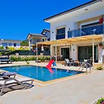 Oludeniz 4 Bedroom Vilă Fethiye