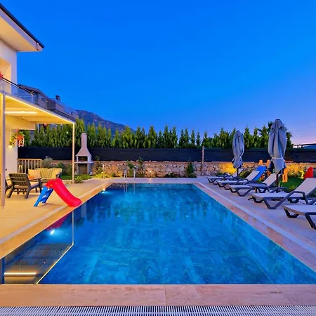 Oludeniz 4 Bedroom 9441 Villa Fethiye