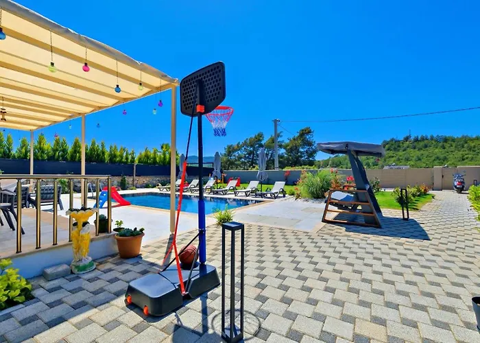 Oludeniz 4 Bedroom 9441 *