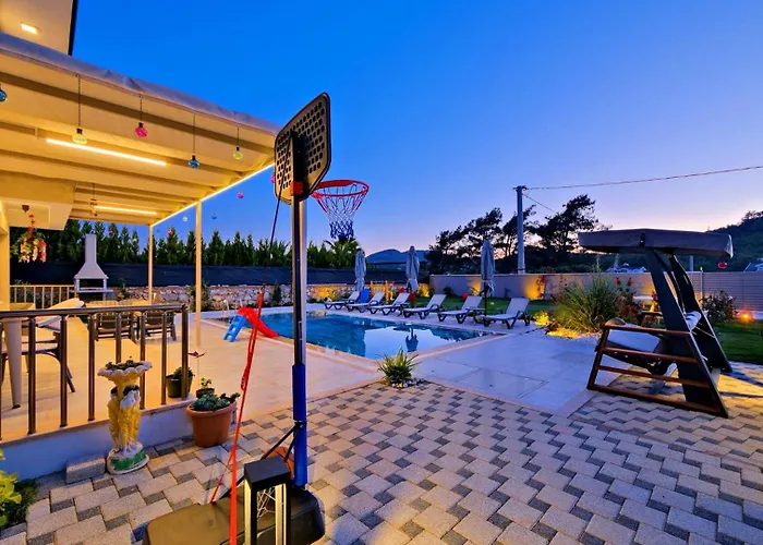 Oludeniz 4 Bedroom 9441 *