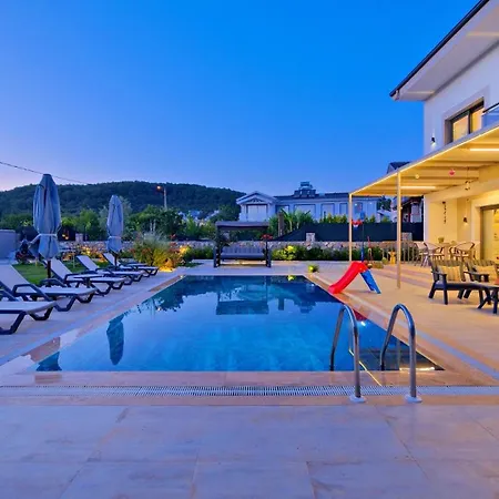 Oludeniz 4 Bedroom 别墅 费特希耶