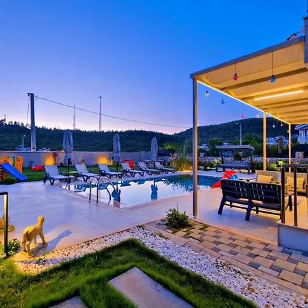 Oludeniz 4 Bedroom 别墅