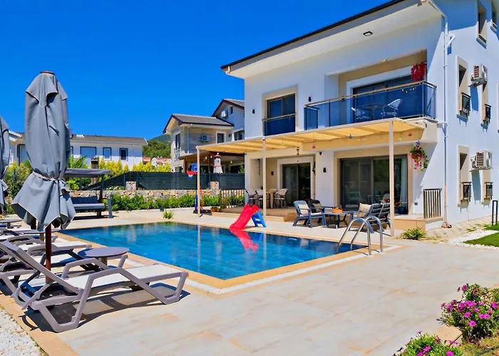 Oludeniz 4 Bedroom 别墅 费特希耶